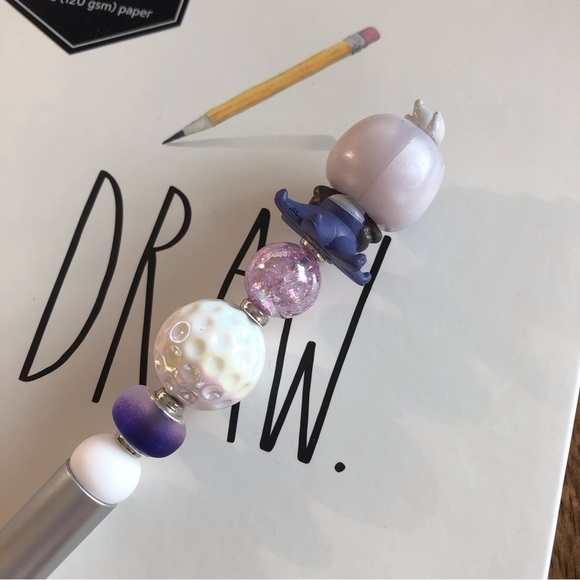 Disney Doorables: Olaf Retells: The little Mermaid: Ursula handmade beaded pen - Picture 3 of 3